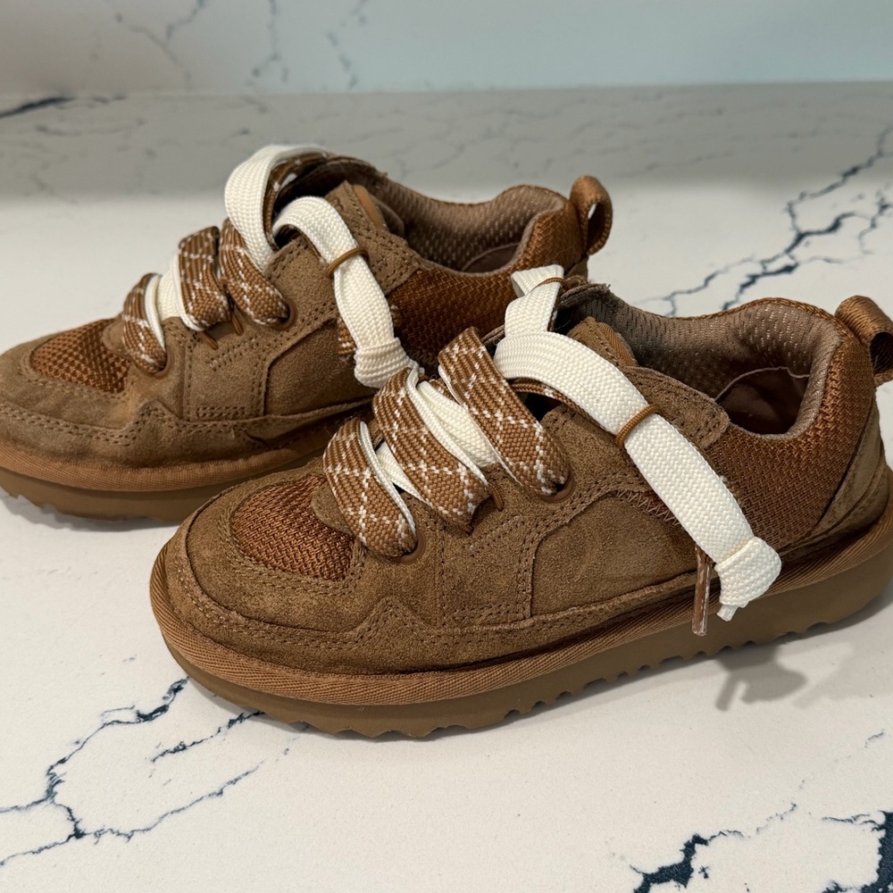 Kids UGG Lo Lowmel Shoes – Size 2 – Chestnut – Gently Used